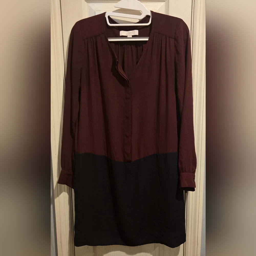 Ann Taylor Loft Two Tone, Color Block Long Sleeve Shift Dress. Burgandy/Navy XS